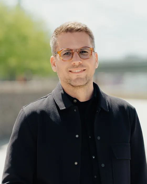 Simon Karls, Selbstständiger Immobilienmakler